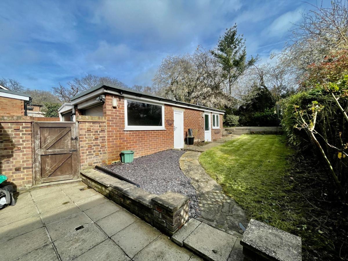 Stylish 3 Bed Chigwell Home With Free Parking Exterior foto